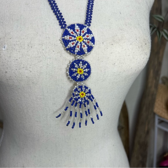 VTG Native American style seed bead beaded necklace on leather backed pendant - Picture 2 of 14